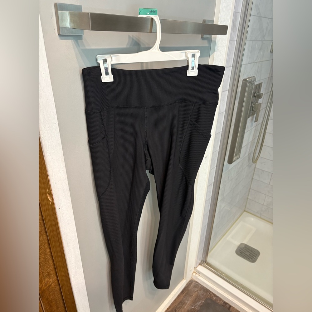 Old navy ribbed leggings with side pockets